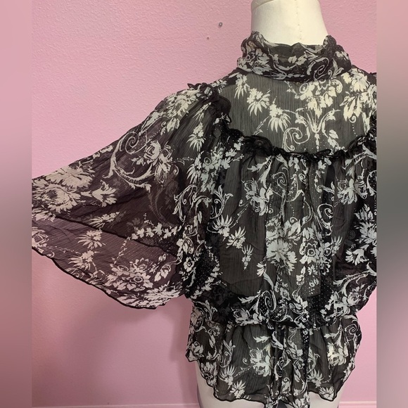 Gorgeous VTG Guess blouse - S - Picture 11 of 11